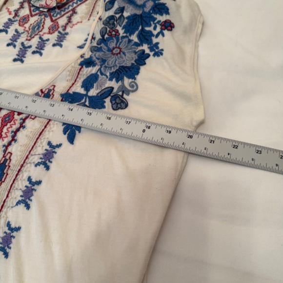 Johnny Was Cap Sleeve V-Neck Knit Top Blue Red Floral & Tribal Embroidery Size L - Picture 10 of 13